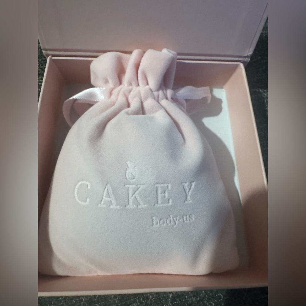 Cakey body covers OG size caramel color 11CM new in box